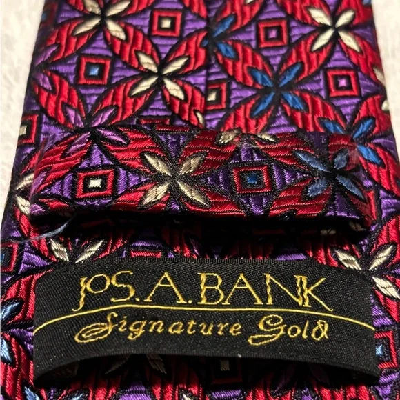 Brand New Corporate Power Tie By JOS A. BANK (Signature Gold) - Picture 4 of 4